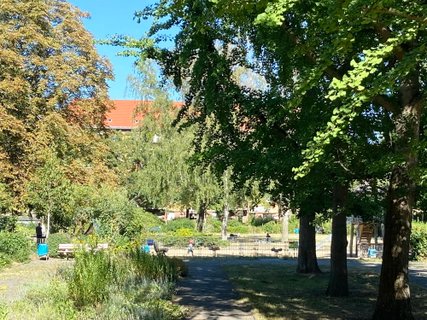 Площадь Людвига Барнея Площадь Людвига Барнея